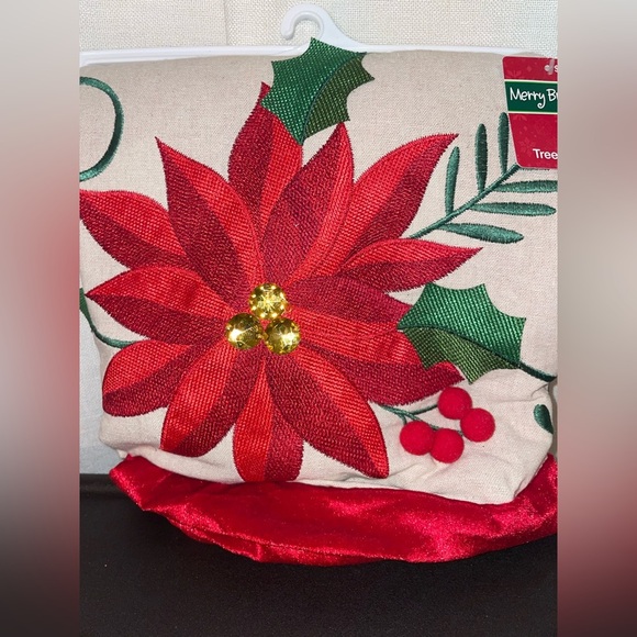 Poinsettia Tree Skirt - Picture 2 of 6